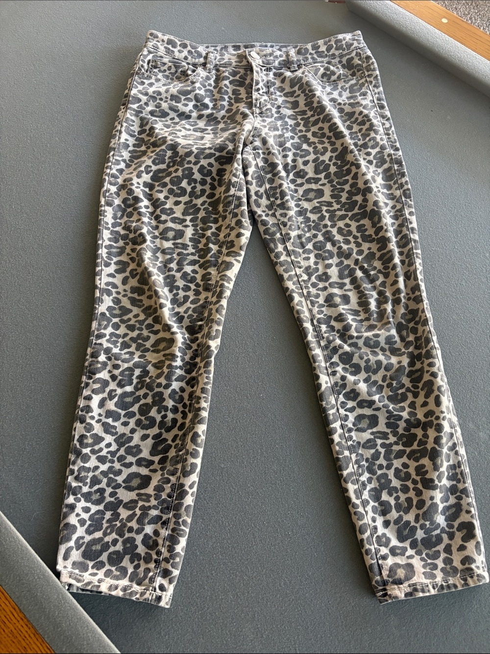 LOFT Women's Gray Leopard-Print Skinny Jeans